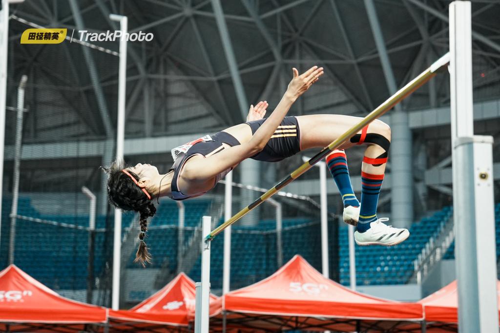 湖人浓眉哥统治篮下球队获胜